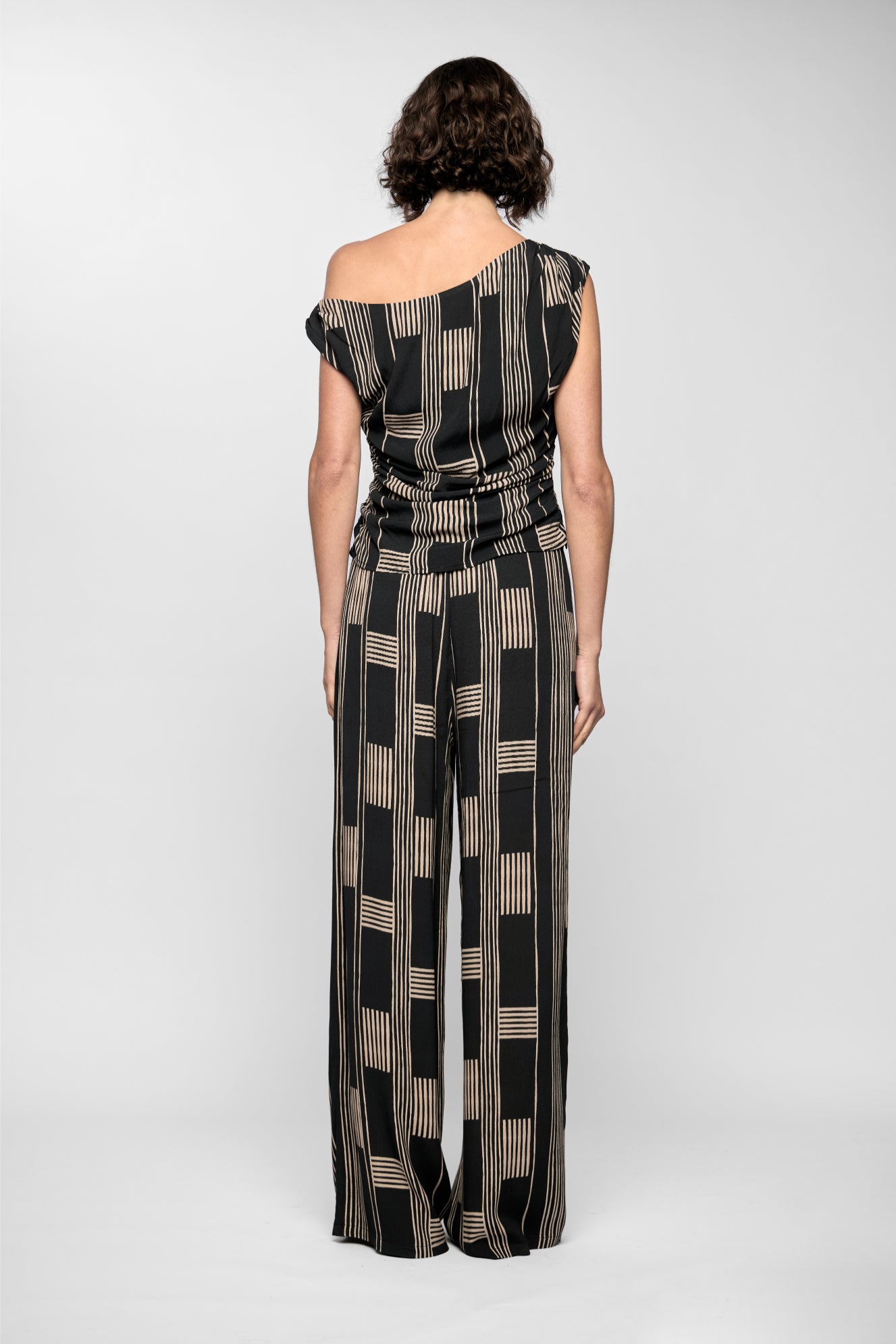 Staple the Label - Marina Asymmetrical Top