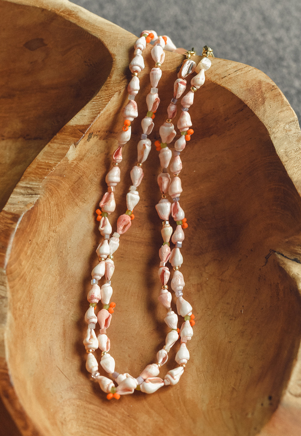 Envet Shell Glow Necklace