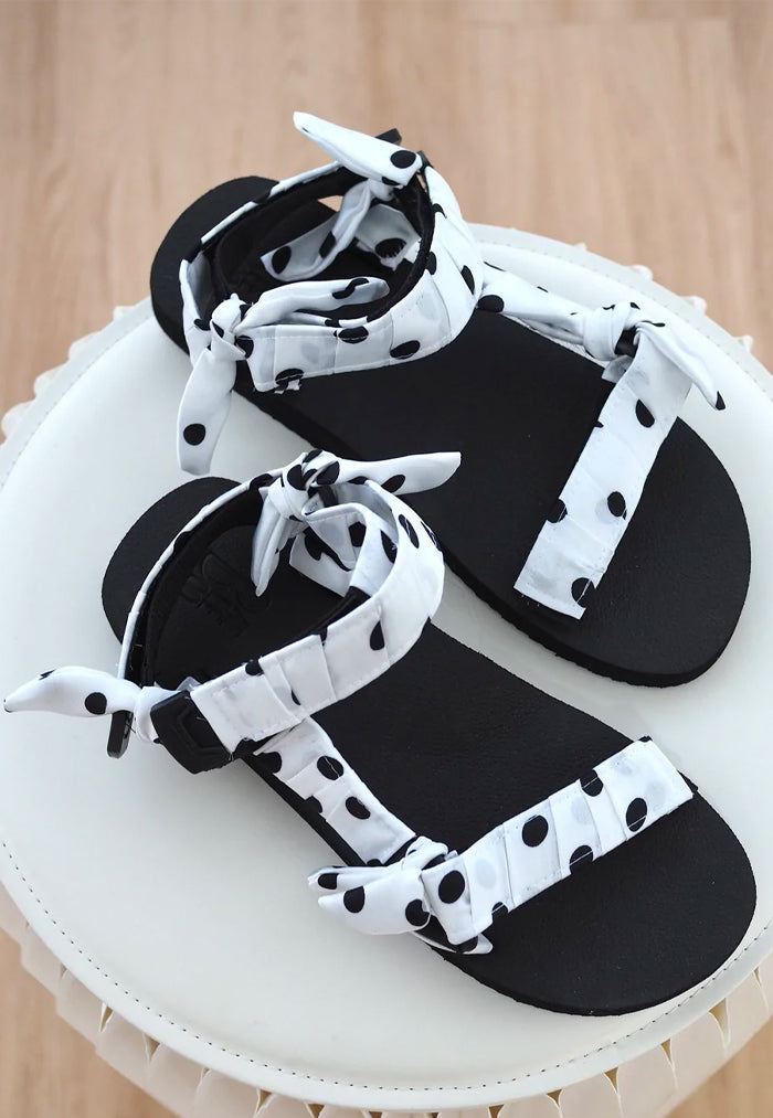 White Polka Dotty on Black Jaedals