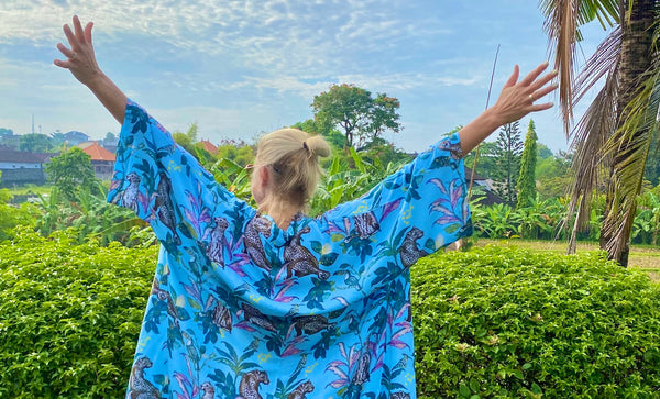 wyld shop beach holiday outfits: blue kimono