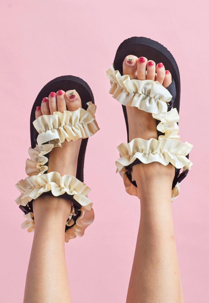 Cream Frills Jaedals