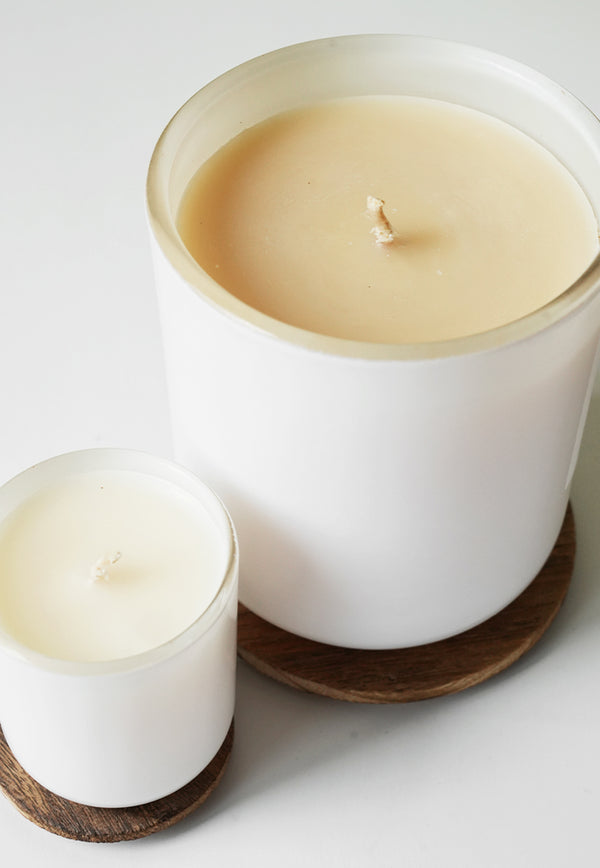 Riau Hand-Poured Soy Candle - Honeysuckle Jasmine