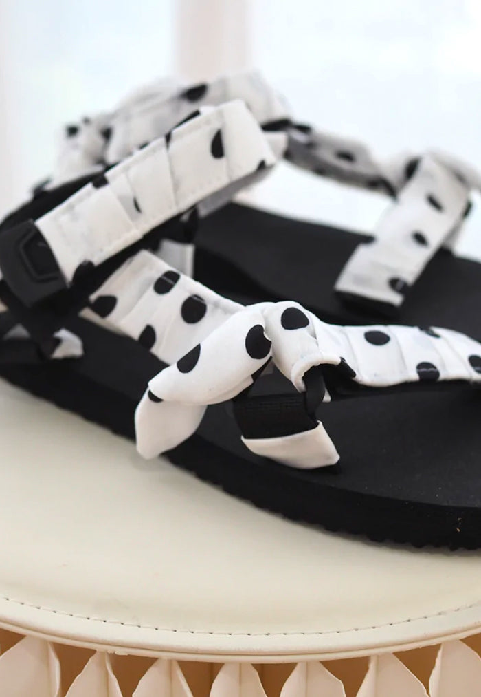 White Polka Dotty on Black Jaedals